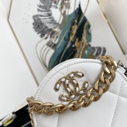 CHANEL 19 CLUTCH WITH CHAIN 0945