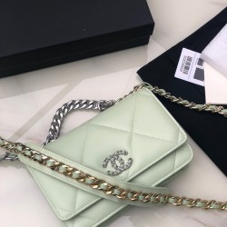 CHANEL 19 WALLET ON CHAIN 0957